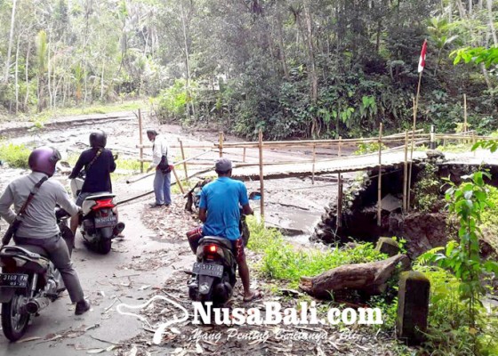 Nusabali.com - jembatan-bambu-di-tegalalang-rusak-berat