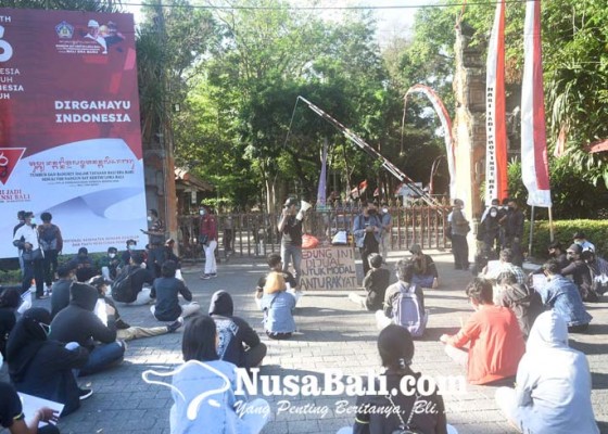 Nusabali.com - demo-mahasiswa-kritisi-ppkm