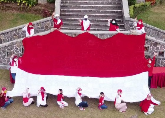 Nusabali.com - masuk-rekor-muri-bendera-rajut-terbesar-kolaborasi-rajuter-nusantara