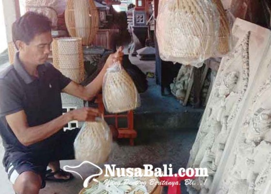 Nusabali.com - bisnis-kerajinan-di-jalur-kapal-mengwi-lesu