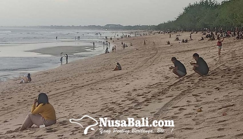 www.nusabali.com-pengunjung-pedagang-pantai-kuta-wajib-tunjukkan-sertifikat-vaksinasi