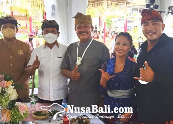 Nusabali.com - demer-muntra-berdamai-di-acara-resepsi-pernikahan