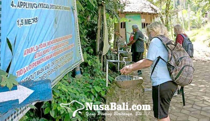 www.nusabali.com-wisatawan-jerman-berkunjung-ke-museum-lontar