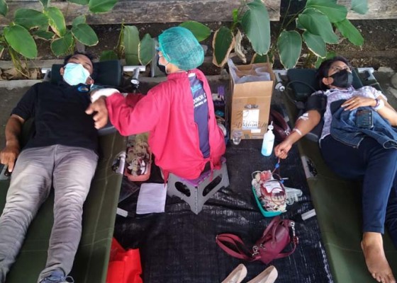 Nusabali.com - rayakan-hari-palang-merah-indonesia-gmedia-berikan-dukungan-dalam-kegiatan-donor-darah-dewata-rockers
