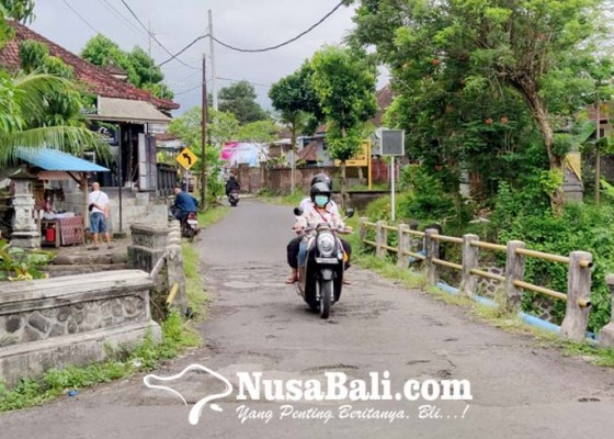 Nusabali.com - jembatan-batuagung-ganjih-warga-was-was