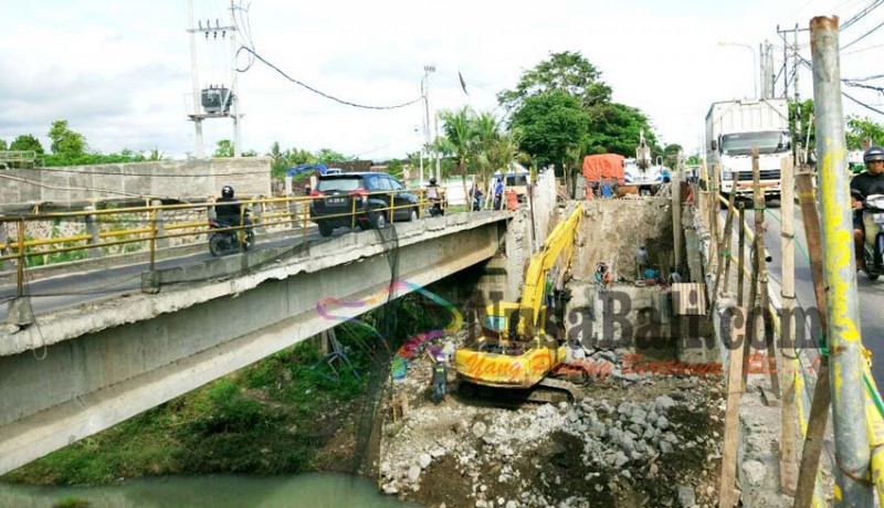 www.nusabali.com-perbaikan-jembatan-tukadaya-molor