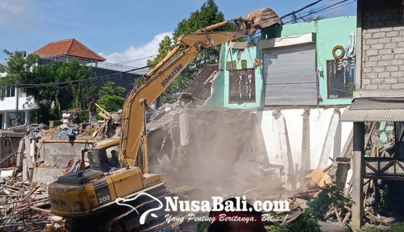 www.nusabali.com-excavator-ratakan-16-bangunan-di-desa-adat-pakudui