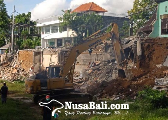 Nusabali.com - desa-adat-pakudui-ratakan-bangunan-di-tanah-sengketa-dengan-alat-berat