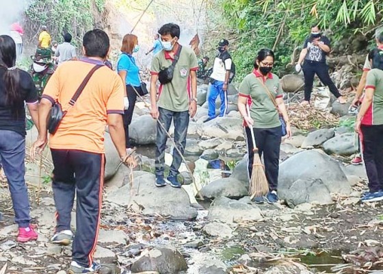 Nusabali.com - pemkab-bersihkan-3-sungai-bermuara-di-kota