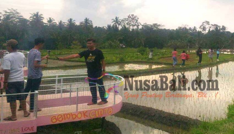www.nusabali.com-wisata-gembok-cinta-makin-ramai