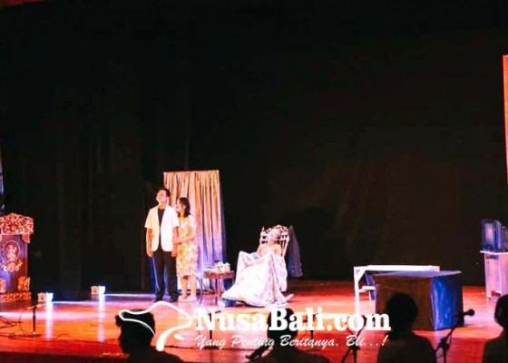 Nusabali.com - melihat-antusiasme-lomba-teater-serangkaian-fsbj-iii-tahun-2021