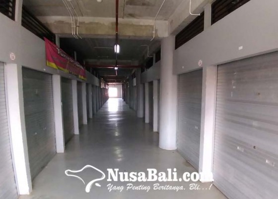 Nusabali.com - ratusan-pedagang-pasar-pilih-lempar-handuk