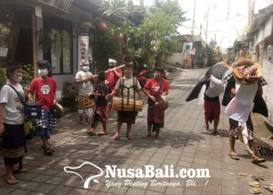 Nusabali.com - ngelawang-tradisi-penetralisir-aura-negatif-sambut-hari-raya-galungan