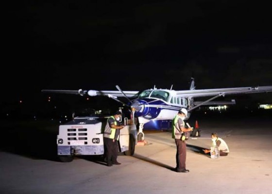 Nusabali.com - pesawat-cessna-alami-pecah-ban-di-bandara-ngurah-rai
