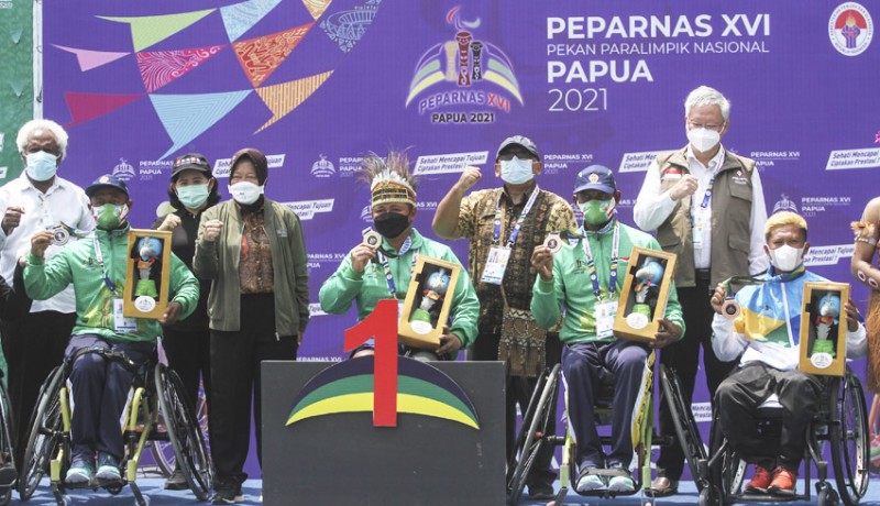 www.nusabali.com-mensos-risma-janjikan-apresiasi-bagi-peraih-medali-peparnas-papua