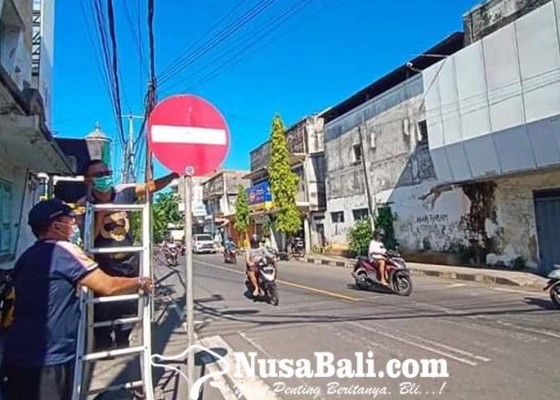 Nusabali.com - dishub-buleleng-dapat-bantuan-126-unit-rambu-lalu-lintas