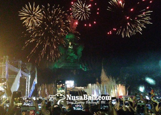 Nusabali.com - tanpa-kembang-api-perayaan-tahun-baru-2022-di-bali-dibatasi-50-persen-kapasitas
