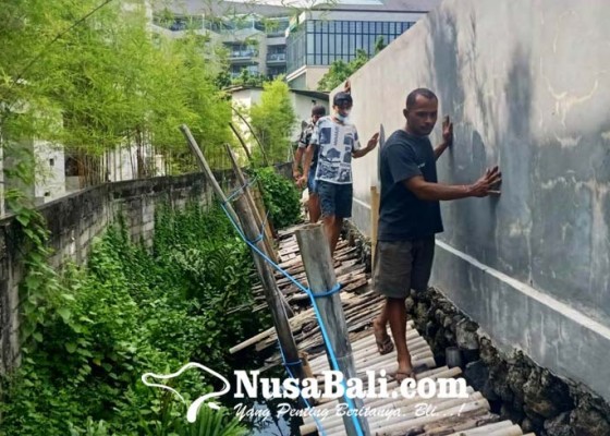 Nusabali.com - tiga-pemuda-tinggal-terisolasi-di-seminyak