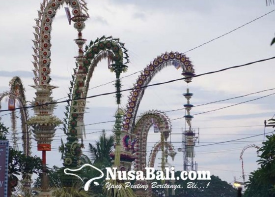 Nusabali.com - desa-kesiman-gelar-lomba-penjor-sambut-upacara-ngerebong