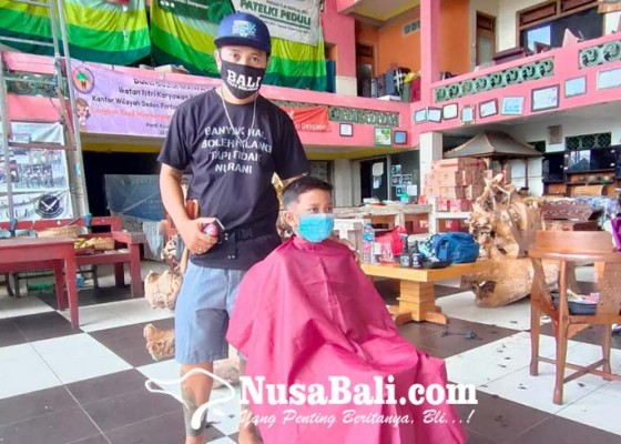 Nusabali.com - beramal-swan-barber-pangkas-rambut-gratis-anak-yatim-piatu