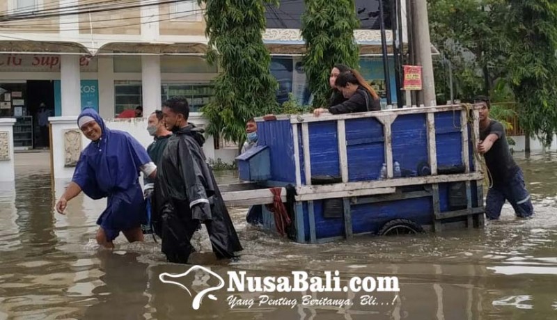 www.nusabali.com-banjir-parah-terjang-legian-karyawan-perkantoran-dievakuasi