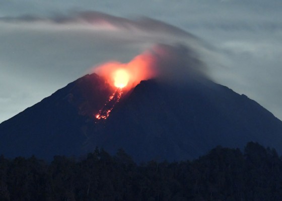 Nusabali.com - semeru-eruption-bmkg-installs-weather-dashboard-to-support-mitigation