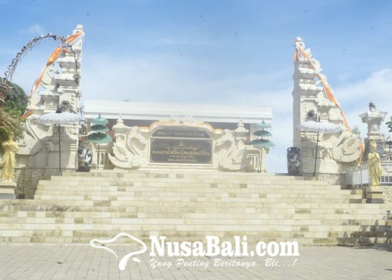 Nusabali.com - pikat-wisatawan-objek-pantai-melasti-ditambah-panggung-tari-kecak