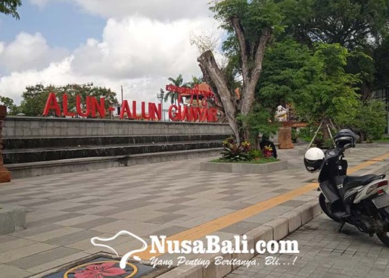 Nusabali.com - alun-alun-kota-gianyar-tutup-saat-malam-pergantian-tahun-baru-2022
