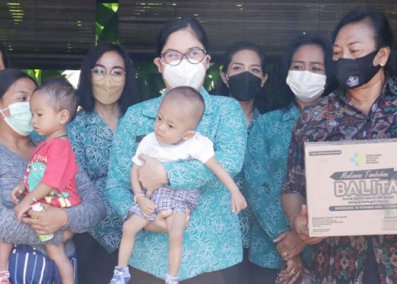 Nusabali.com - ibu-hamil-dan-balita-gizi-buruk-di-tabanan-dapat-bantuan-dari-pkk-bali