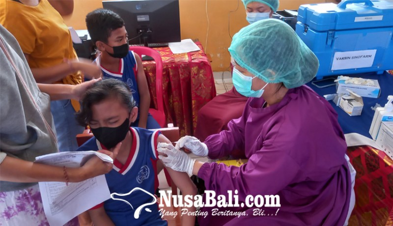 www.nusabali.com-didampingi-orangtua-siswa-sd-di-denpasar-mulai-vaksinasi-covid-19