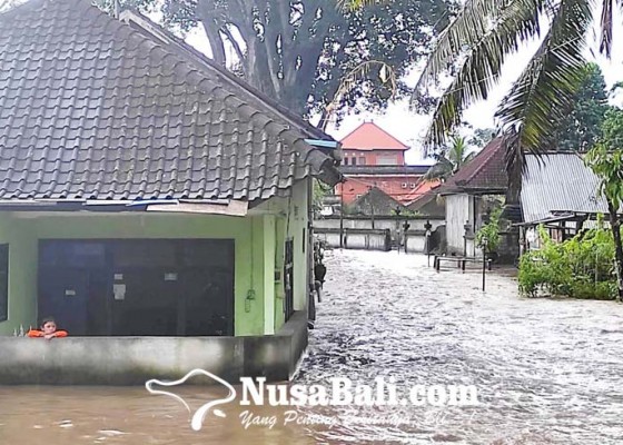 Nusabali.com - jalan-dan-lahan-persawahan-tergenang-banjir