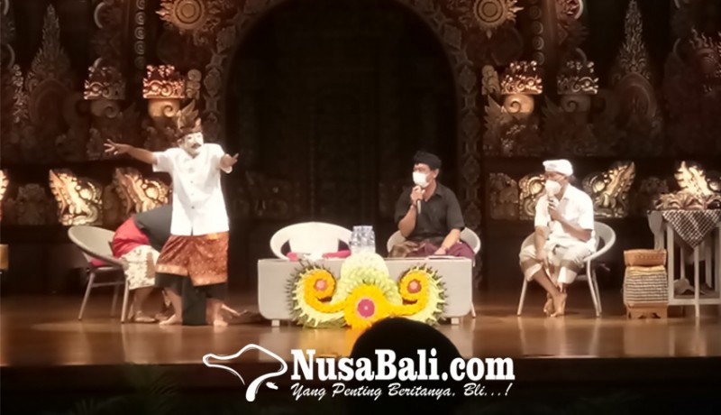 www.nusabali.com-metaksu-budayawan-i-made-bandem-menari-topeng-arsa-wijaya-dalam-sebuah-seminar
