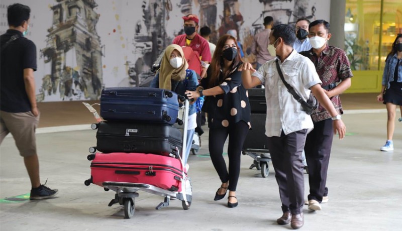 www.nusabali.com-kedatangan-dan-keberangkatan-penumpang-pesawat-di-bandara-ngurah-rai-catat-rekor-tertinggi