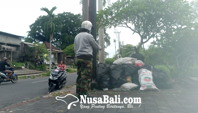 www.nusabali.com-dear-warga-sukawati-sabar-truk-sampah-masih-diperbaiki