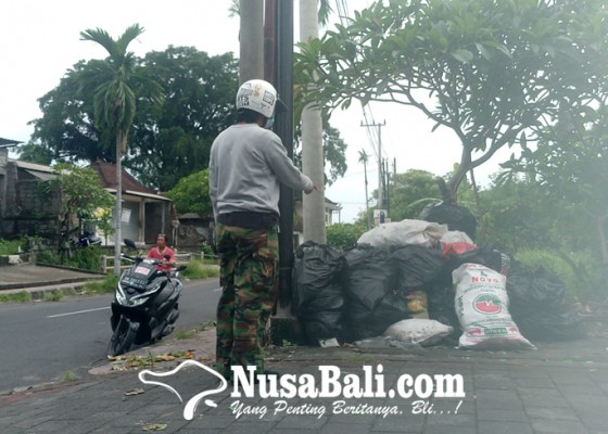 Nusabali.com - dear-warga-sukawati-sabar-truk-sampah-masih-diperbaiki