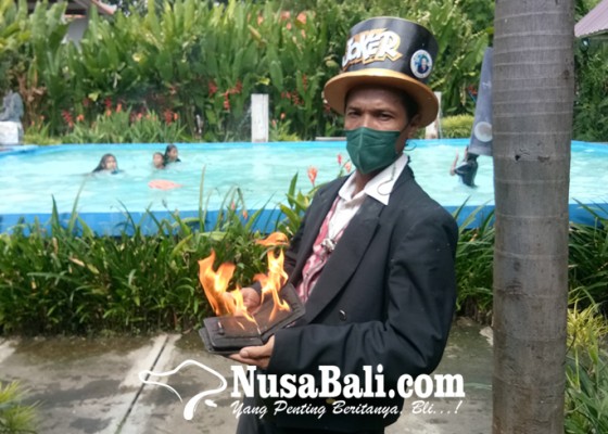 Nusabali.com - aksi-sulap-joker-bahagiakan-anak-anak-hingga-menghibur-korban-bencana-alam