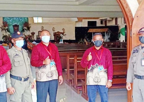 Nusabali.com - 152-anggota-satpol-pp-badung-awasi-prokes-di-69-gereja