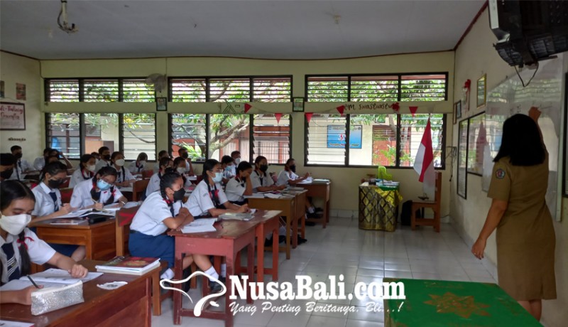 www.nusabali.com-hari-pertama-sekolah-2022-siswa-smp-ptm-100-persen-sd-masih-terbatas