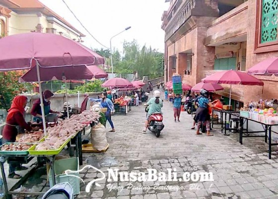 Nusabali.com - pedagang-pelataran-pasar-kumbasari-uji-coba-penempatan