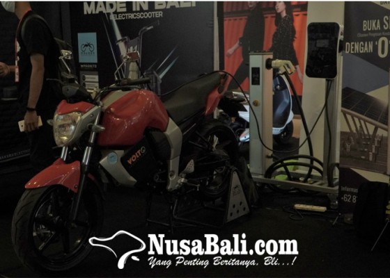 Nusabali.com - deva-ajak-masyarakat-bali-mengenal-kendaraan-listrik
