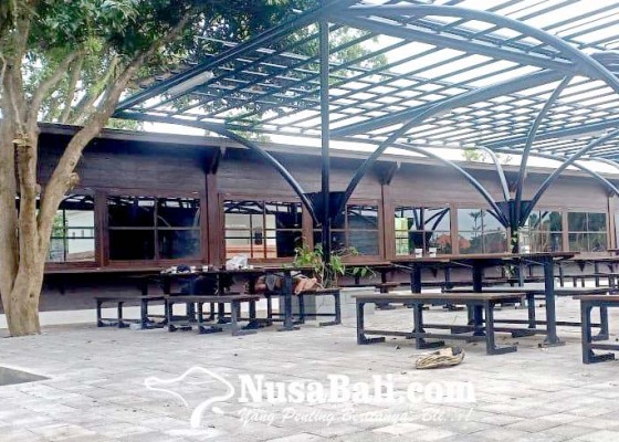Nusabali.com - food-court-di-alun-alun-kota-bangli-jadi-rebutan