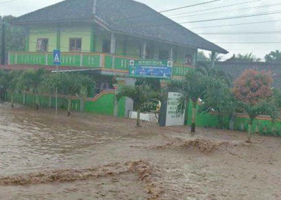 Nusabali.com - buleleng-barat-dikepung-banjir-dan-pohon-tumbang