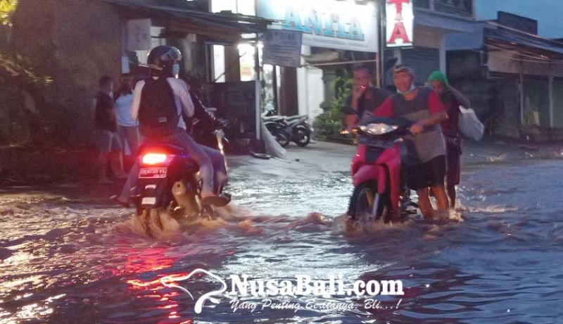 www.nusabali.com-jalanan-di-desa-baktiseraga-tergenang-banjir