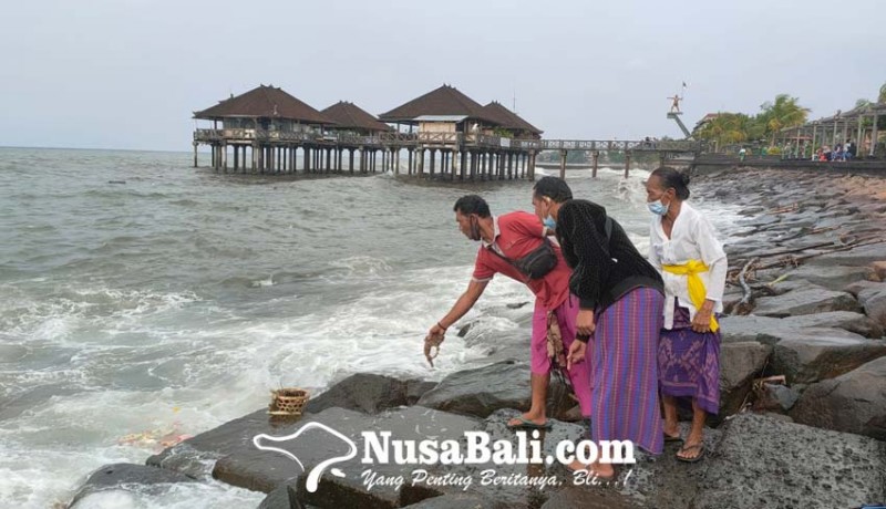 www.nusabali.com-keluarga-ibu-dan-anak-hanyut-gelar-upacara-ngulapin