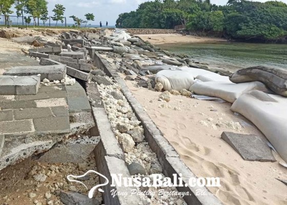 Nusabali.com - pedestrian-pantai-selagan-nusa-dua-rusak-akibat-abrasi