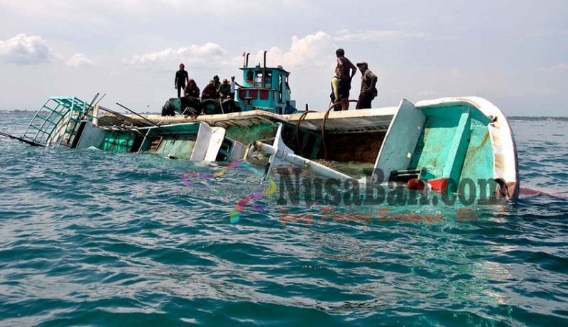 www.nusabali.com-kapal-mitra-bahari-10-ditenggelamkan-di-tanjung-benoa