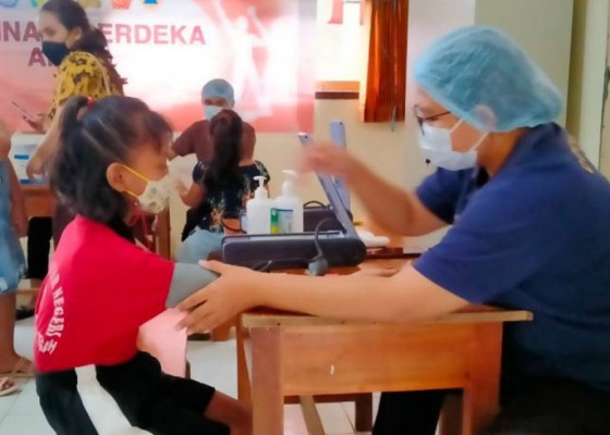 Nusabali.com - polres-tabanan-salurkan-ratusan-dosis-vaksin-bagi-anak-usia-6-11-tahun