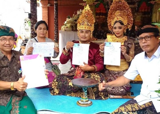 Nusabali.com - menikah-ke-ubud-langsung-dapat-akta-perkawinan