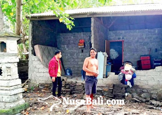 Nusabali.com - tembok-rumah-nelayan-ambruk