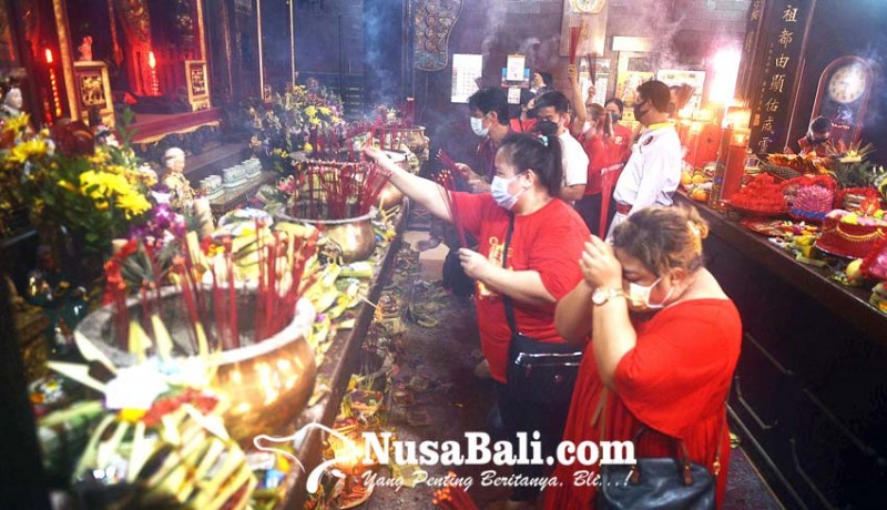 www.nusabali.com-perayaan-imlek-di-vihara-dharmayana-kuta-terapkan-prokes-ketat